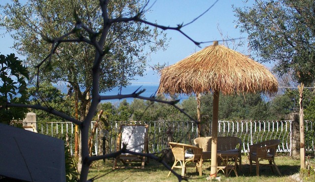 Studio in villa with sea view