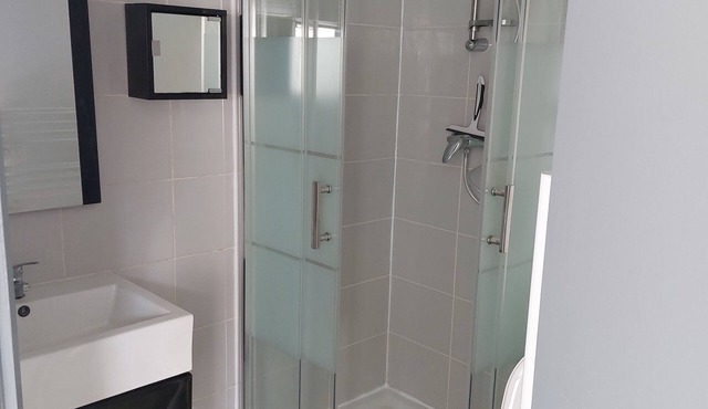 STUDIO IN VITROLLES 13 BDR near Marseille TGV airport and bus station