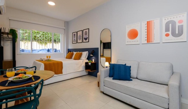 Studio inspirado em Athos Bulcao, AC, WiFi, TV