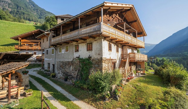 Studio Apartment "Lanthalerhof" with Mountain View, Balcony & Wi-Fi