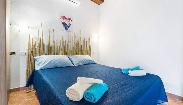 Studio 'L'Arancio' with Mountain View, Private Terrace and Air Conditioning