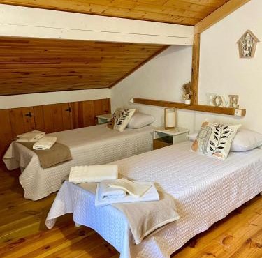 STUDIO L'ISERAN, et GARAGE pour motos et vélos, gare à 800m