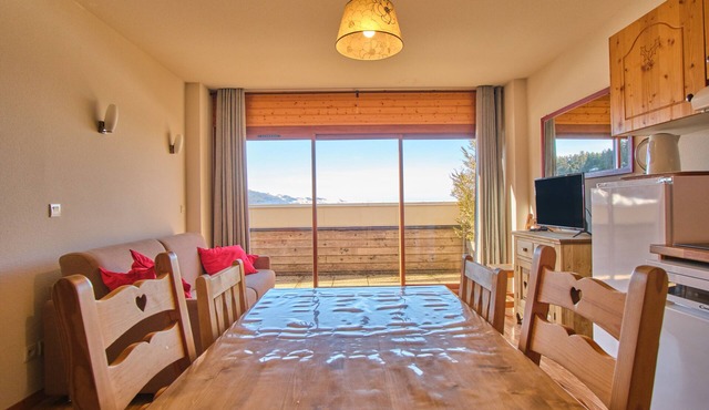 Studio 'L'Oursière' with Mountain View and Balcony