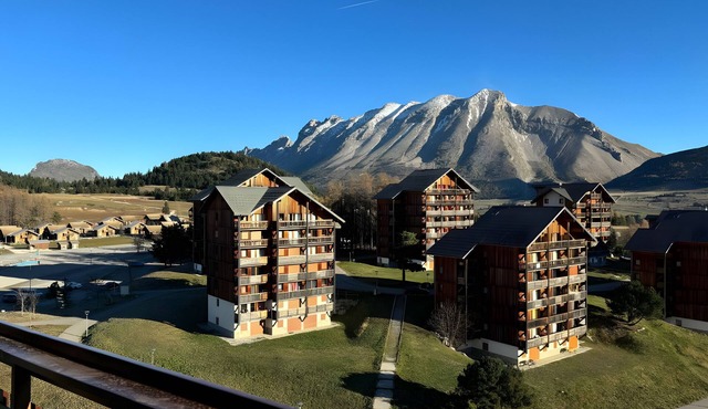 Studio 'Le 28' with Mountain View, Balcony and Wi-Fi