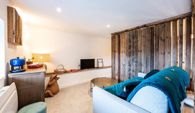 Studio 'Le Petit Érable - Mont Blanc View' with Mountain View, Private Terrace and Wi-Fi