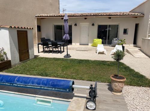 Studio moderne proche centre village
