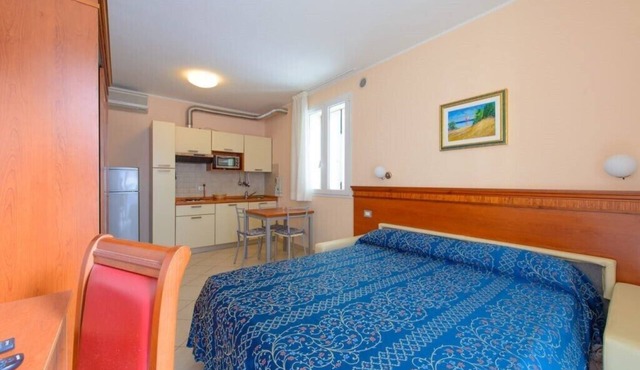 Studio, max 2 places, no balcony, 20 meters from the sea, in Viserba.