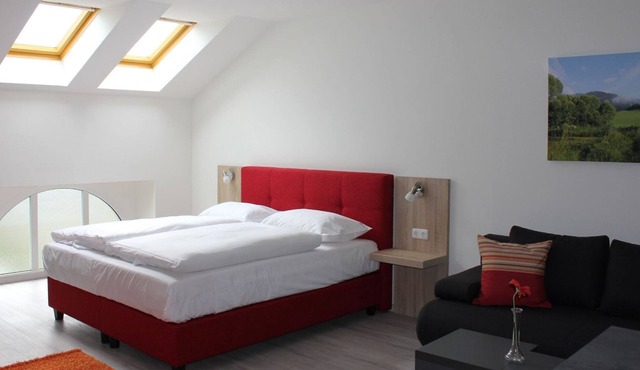 Studio mit 1 Schlafraum, Obergeschoss, Bad, WC - Gästehaus Karl August