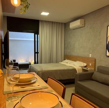 Studio moderno com piscina e academia na Liberdade