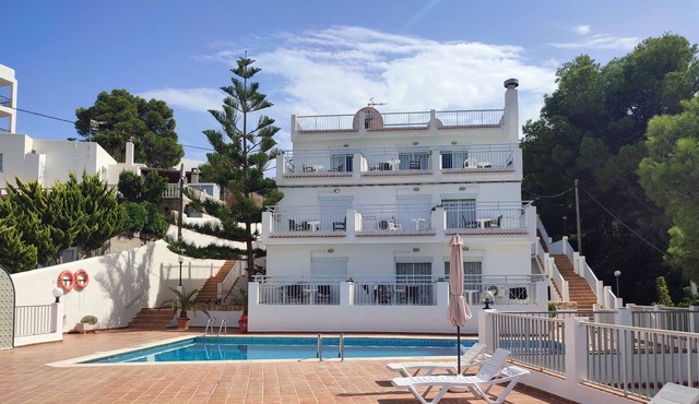 Studio next to the beach with pool view