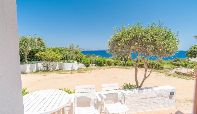 Studio near the beach with terrace and sea view