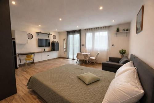Studio neuf avec terrasse et vue dégagée