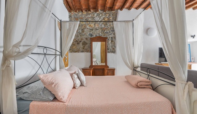 Studio 'Nido D'amore' with Wi-Fi and Air Conditioning