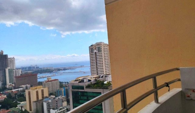 Studio on 30th flr with Balcony | Stunning Overlooking City of Manila & Bay