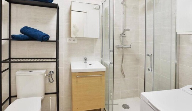 Studio on quiet courtyard in town center