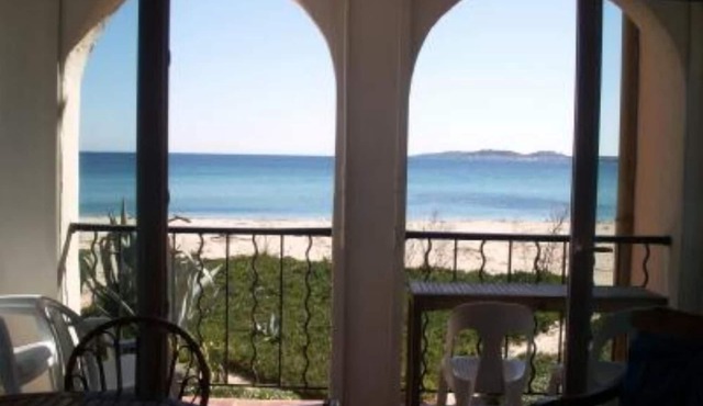 STUDIO ON THE BEACH ON THE GOLFE DE SAINT TROPEZ