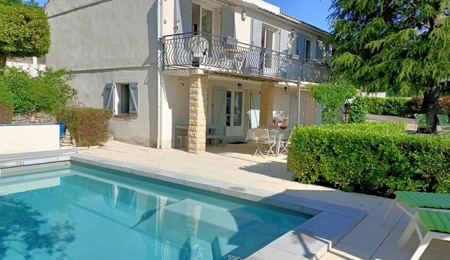 Studio on the ground floor of a villa with swimming pool classified 3 *