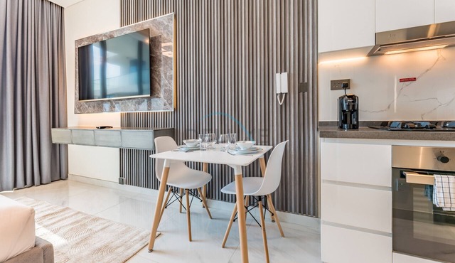Studio Overlooking Community and Pool, Near Dubai Butterfly Garden