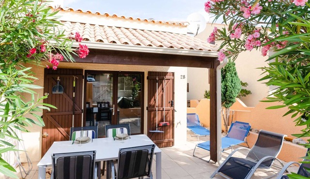 Studio Pavilion in Narbonne-Plage with Pool