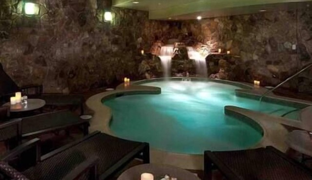 Studio-Peak 7 Resort, Hot Tub, Pool, Ski/In/Out!