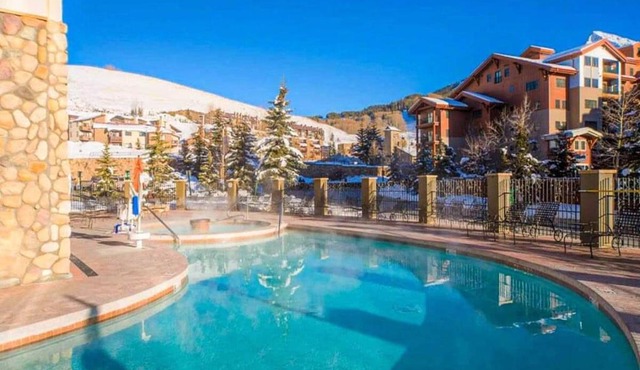 Studio Perfect Location 318 with Pool and Hot Tub