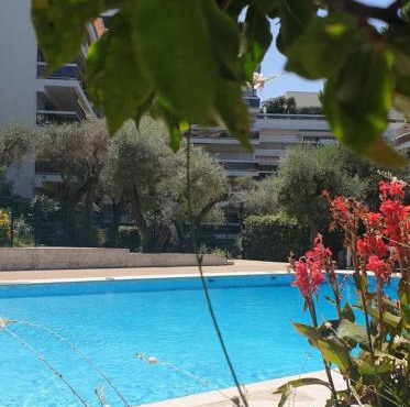 Studio/quartier résidentiel/piscine/plages à 5min à pied