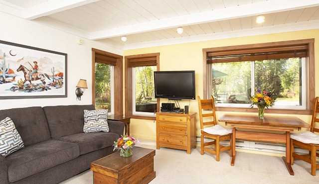 Studio Queen Condo Near Ski Lifts & Trails