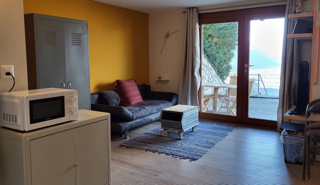 Studio Rénové Avec Cuisine et sdd Attenante
