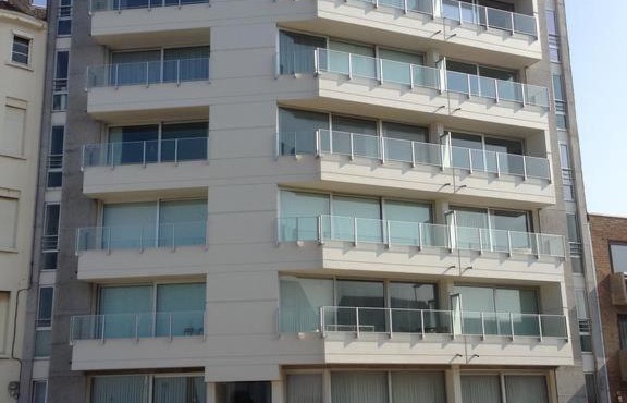 Studio Raversijde with Sea View