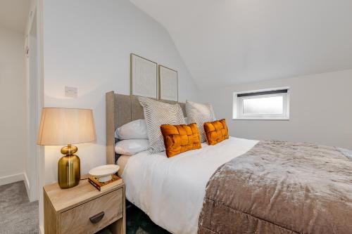 Studio Room, Parking, Contractors and Relocators, Weekly Deals