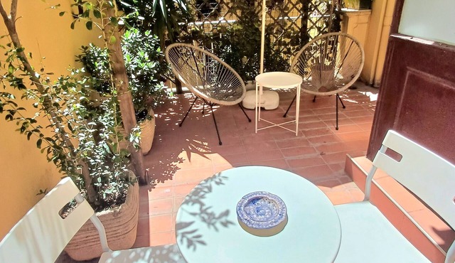 Studio room with private terrace, kitchen in Rome center