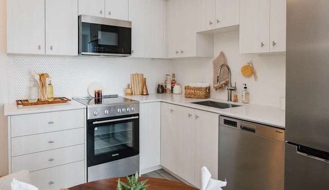 Studio Sanctuary in DTK - BBQ Terrace, Wifi, Gym