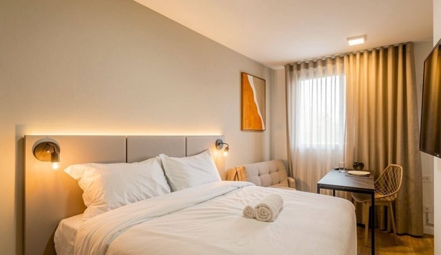 Studio simple 1 double bed