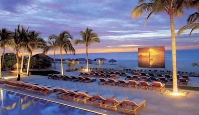 Studio Sleeps 2 | Beach | Pool | Hot Tub | Concierge | Lux Stay