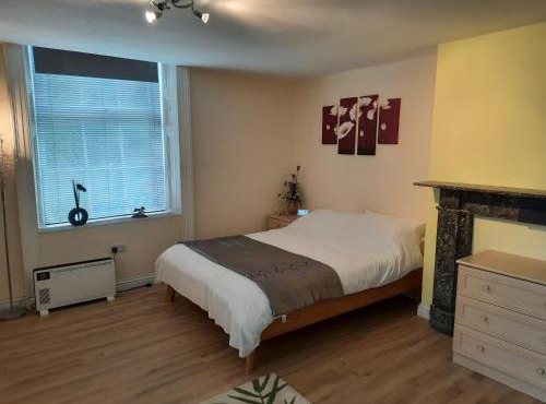 Studio Sleeps 2 with On-site Parking