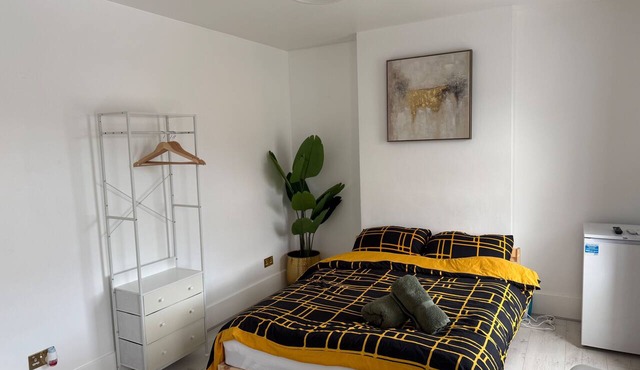 Studio Sleeps 2 with Air Conditioning