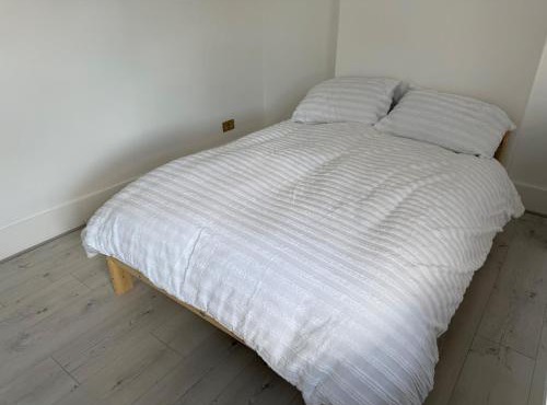 Studio Sleeps 2 with Air Conditioning