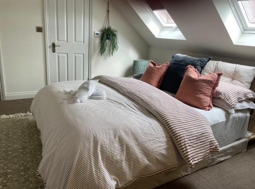 Studio Sleeps 2 with Parking and Garden