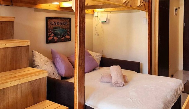 Studio - Sleeps 4 - Pets - Smoking - Wifi