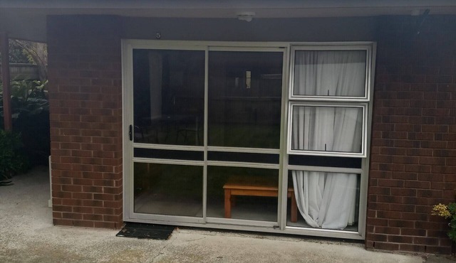 Studio space on FitzAve. Walk to the Square / Esplanade.