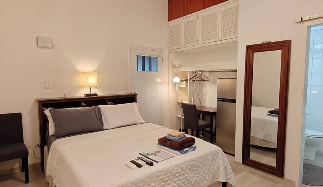 Studio- Spacious garden area/on-site car rental