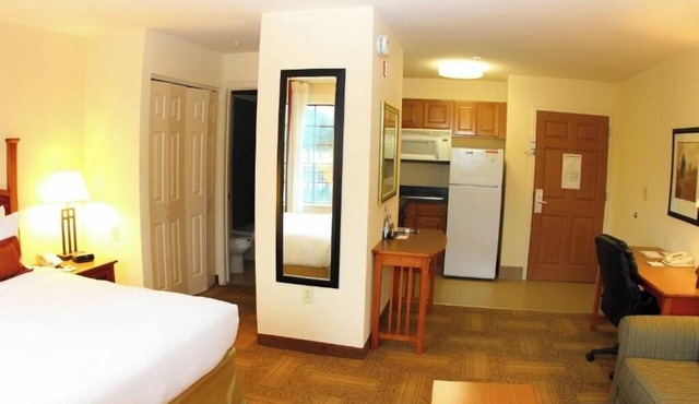 Studio Suite Near Sam Houston Race Park HOU