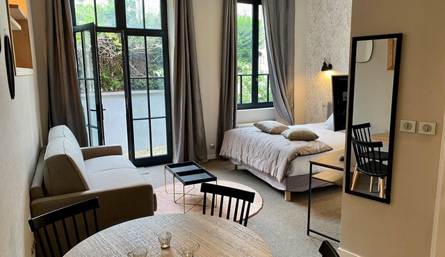 Studio-Superior-Ensuite with Shower-Garden view-Studio plain pied