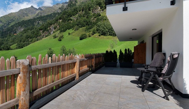 Studio 'Tribulaun - Lodge 1' with Mountain View, Private Terrace and Wi-Fi