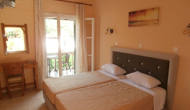 Studio two beds with swimming pool