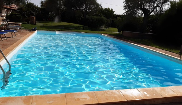 Studio 'Ulivo' with Shared Pool, Wi-Fi and Air Conditioning