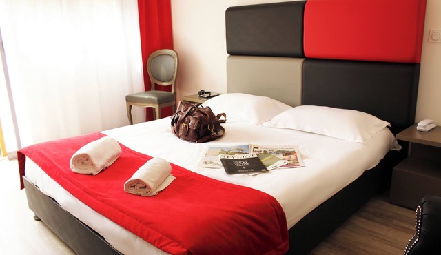 Studio Unit in Beautiful Aix-en-Provence! Free Parking, Pool & Pets Allowed!