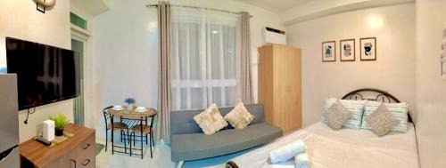 Studio unit with balcony and Unlimited WIFI