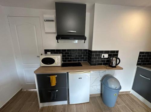Studio very close to ligne 13 tram 5 Saint-Denis