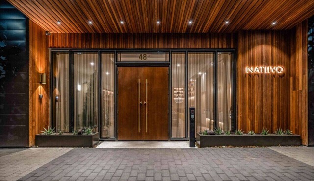 Studio + Views +Rooftop pool |Rainey St